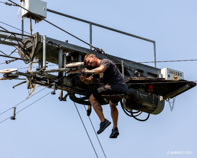 Technikprobleme an der Seilbahn und tropische Hitze prägen den Trainingstag